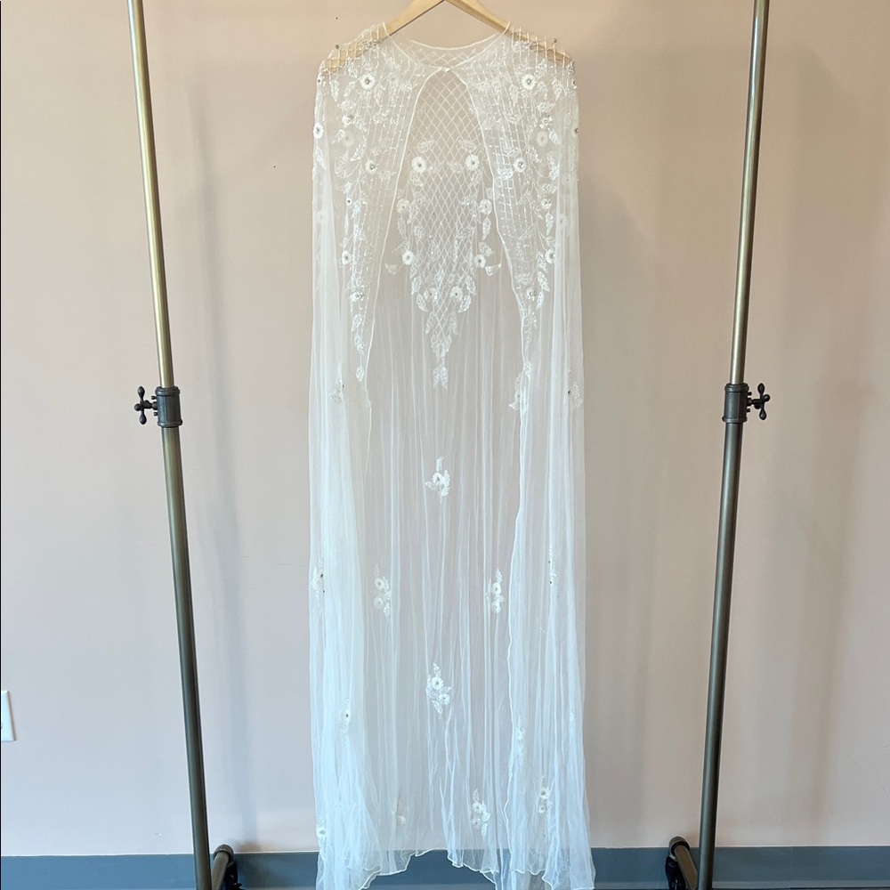 UNTAMED PETALS BY AMANDA JUDGE White Embroidered Tulle Bridal Cape